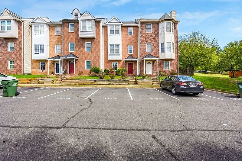 4 bed, 3.0 bath, 2184 sqft, $2,300 — Photo 2