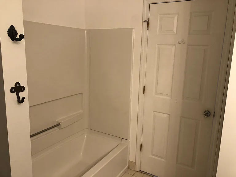 1112 Fountain View Cir — Photo 8