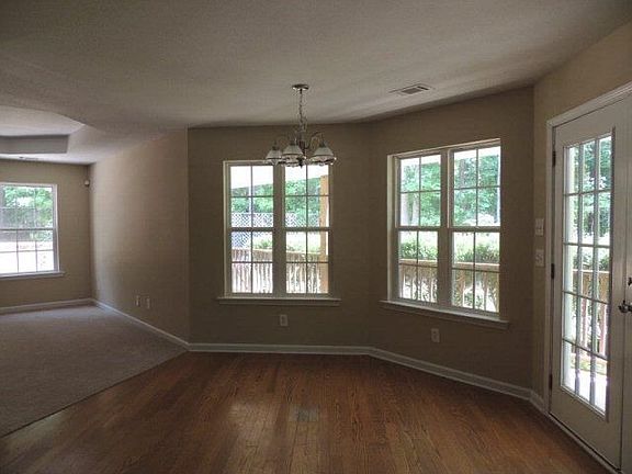 4th image of 304 E River Bend Dr