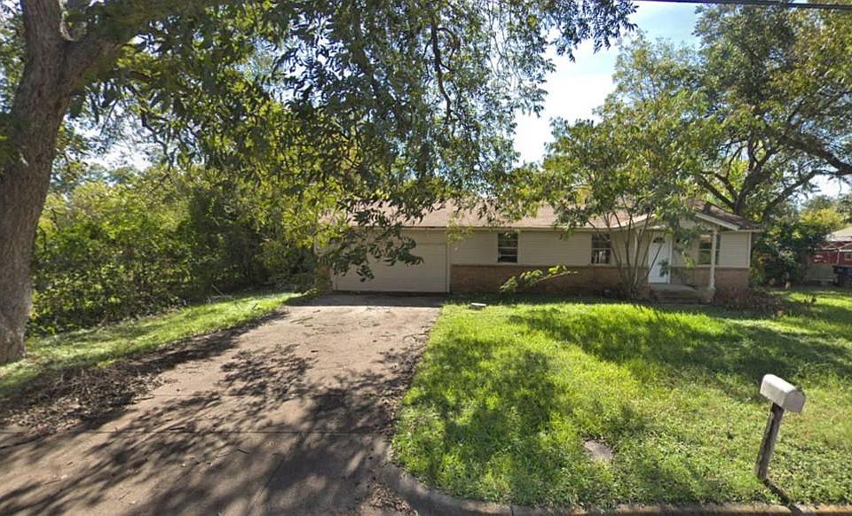 1st image of 4305 Blackstone Dr