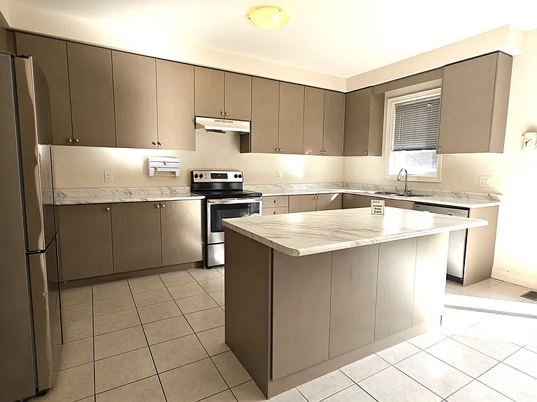 1538 Devine Point — Photo 10