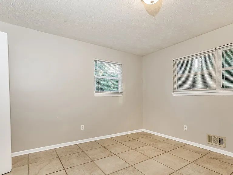 8486 Magnolia Dr — Photo 15
