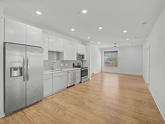 5th image of 1402 Pillow St APT 302