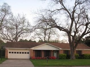 300 Larkspur Ln, Palestine, TX 75803