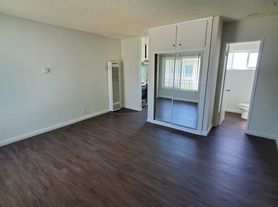 4050 1/2 W El Segundo Blvd, Hawthorne, CA
