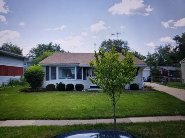 1740 Kingston Cir, Carpentersville, IL 60110