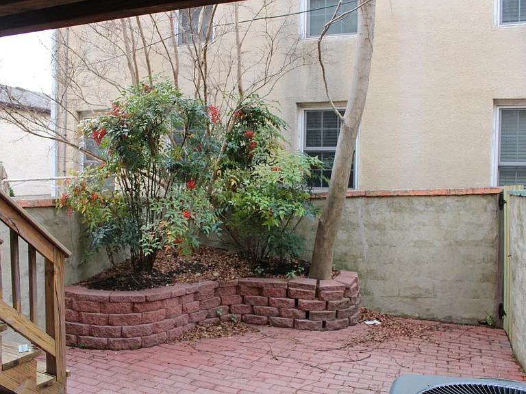106 S Washington St — Photo 46