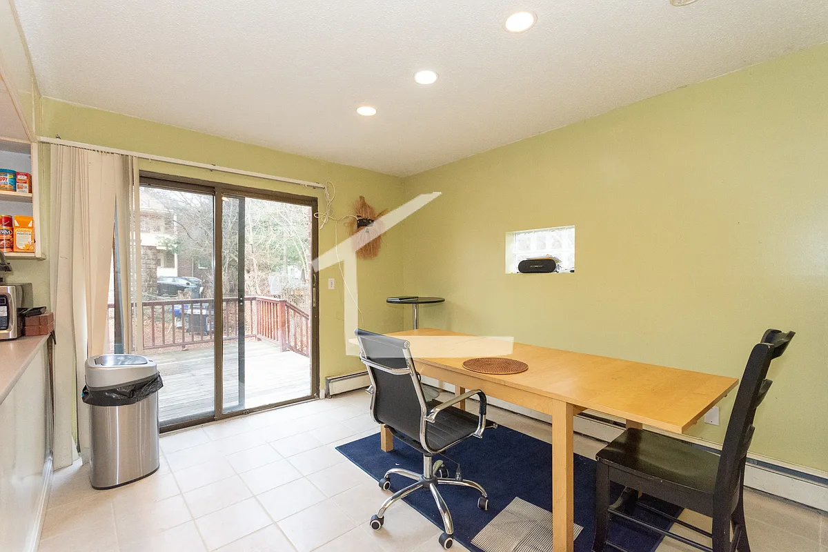 Building Photo - 148 Thorndike St #1