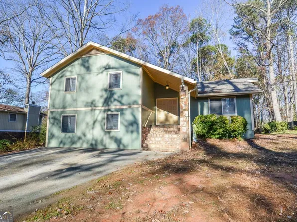 3173 Falconhurst Dr SW, Lilburn, GA 30047