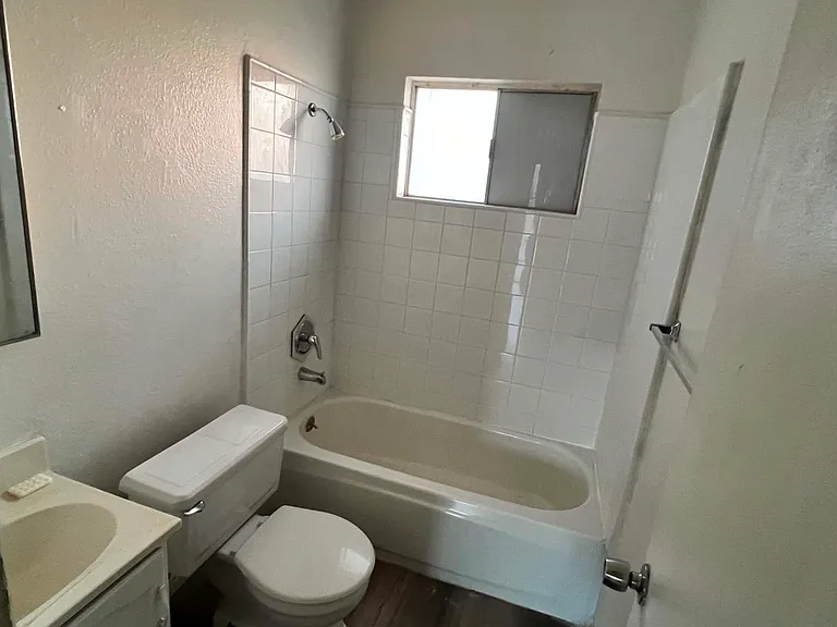 309 W Barioni Blvd #A — Photo 4