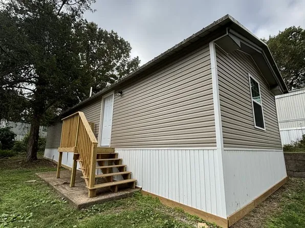 Hilltop Mobile Home Park, 1040 Harding Blvd #7, Cotter, AR 72626