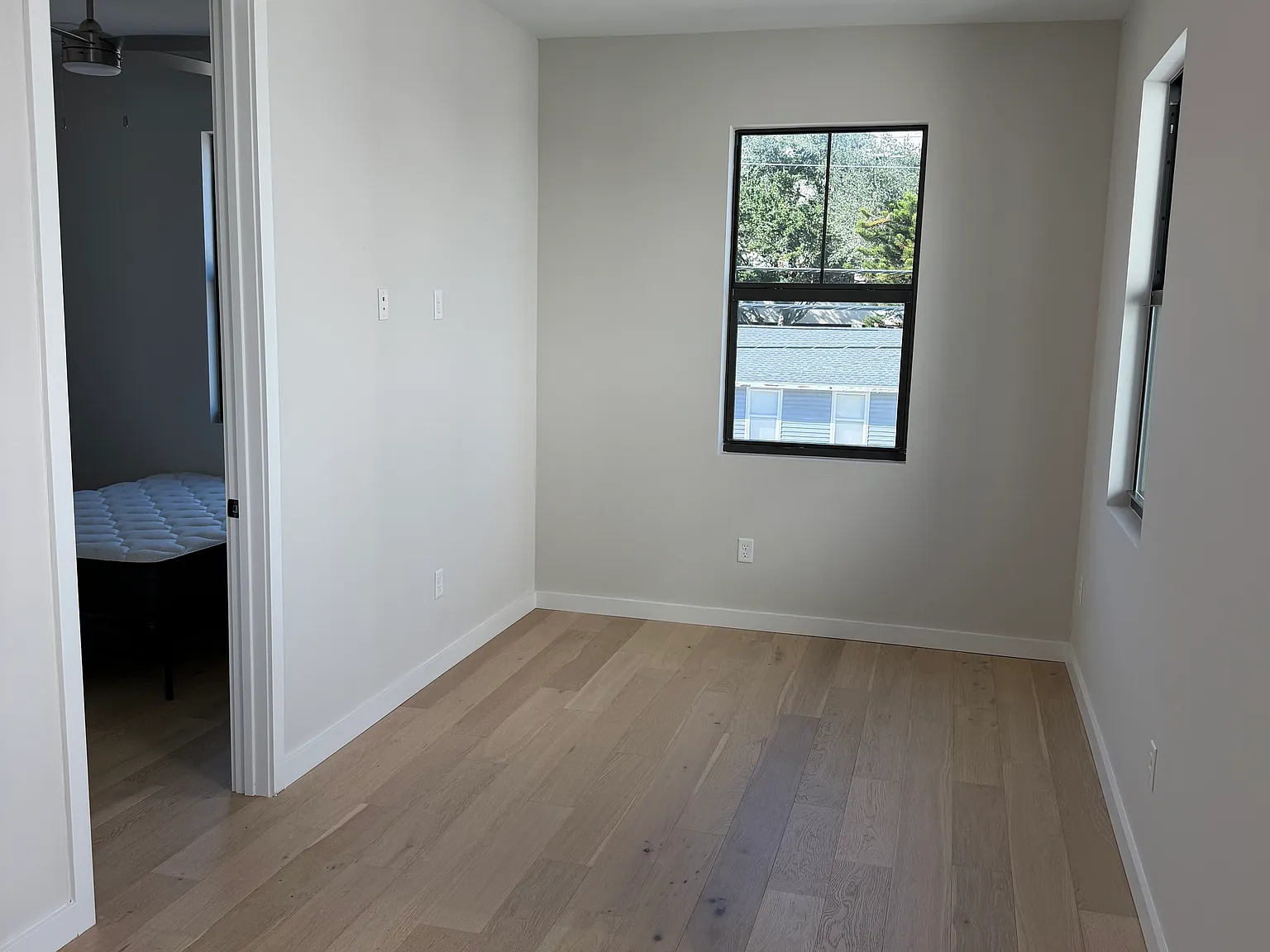 1 bed, 360 sqft, $1,300 — Photo 4