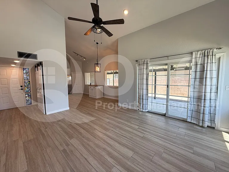 3037 W Monmouth St — Photo 6