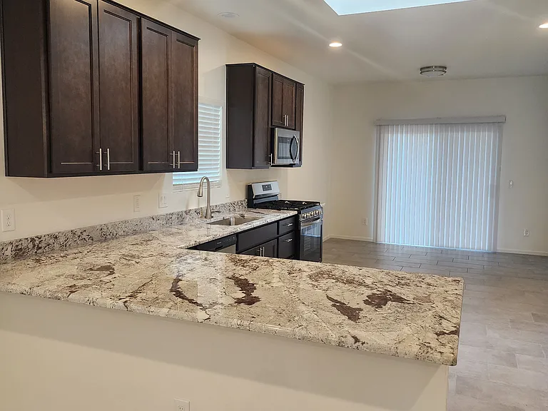 433 S Meadowood Ln — Photo 4