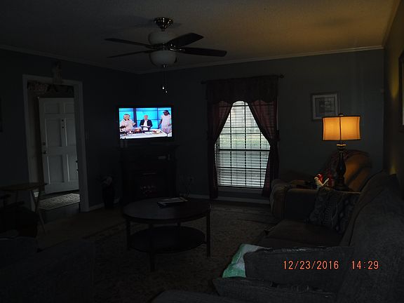 4th image of 216 Simon St