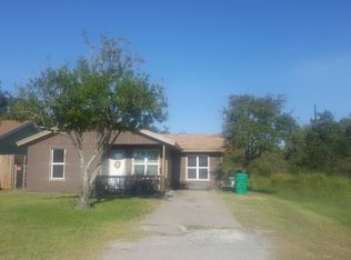 962 S 9th St, Aransas Pass, TX 78336