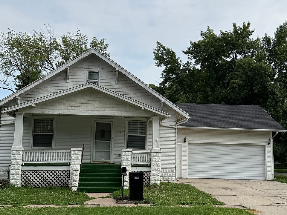 1st image of 1064 E 1st St
