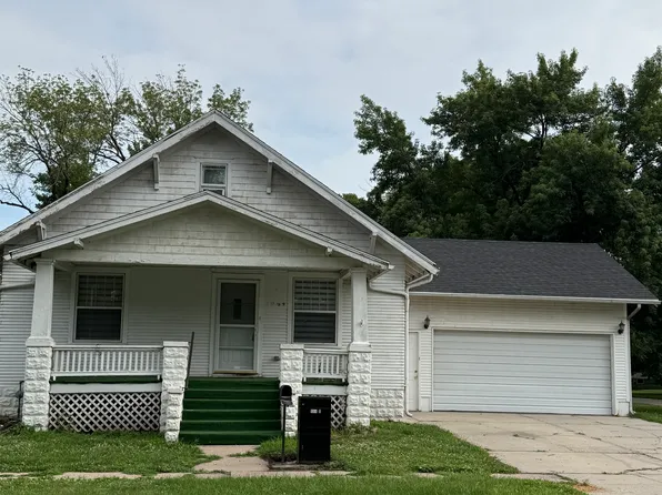 1064 E 1st St, Fremont, NE 68025