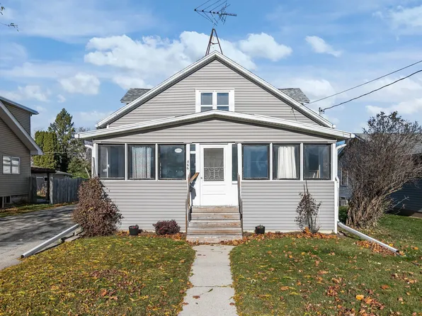 866 3rd St, Menasha, WI 54952