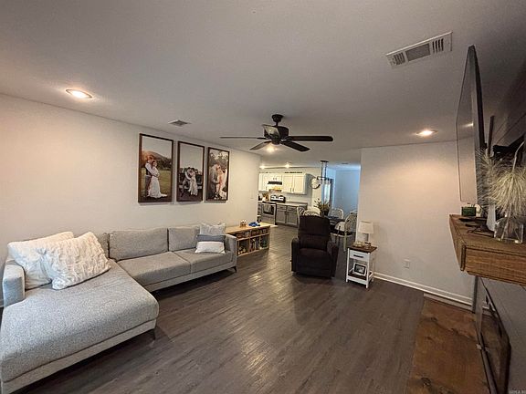 3rd image of 2203 Highland Blvd