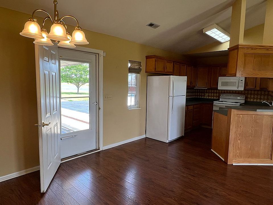 1st image of 1204 Old Pond Dr