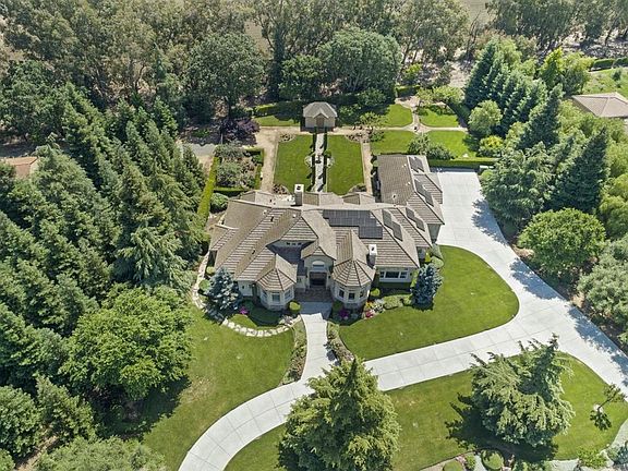 3rd image of 10766 Green Valley Dr