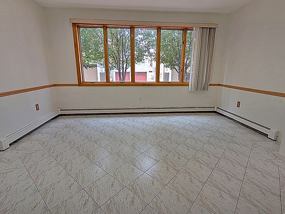 4th image of 320 43rd St Floor 1