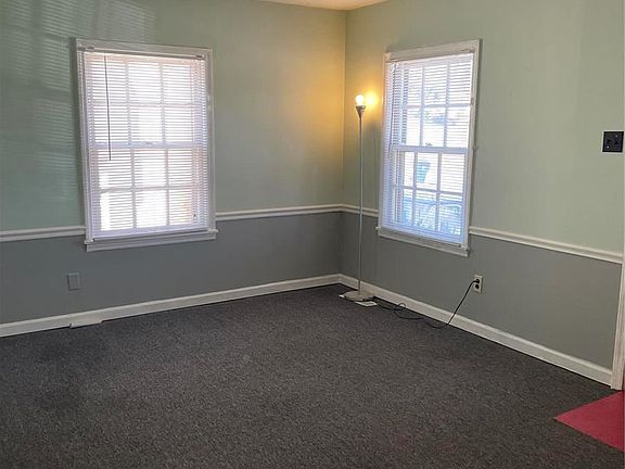 3rd image of 10236 Shamrock Ln