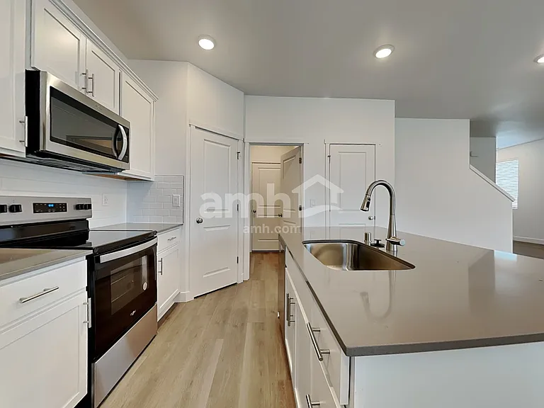 8002 Katriel Ct SW — Photo 4