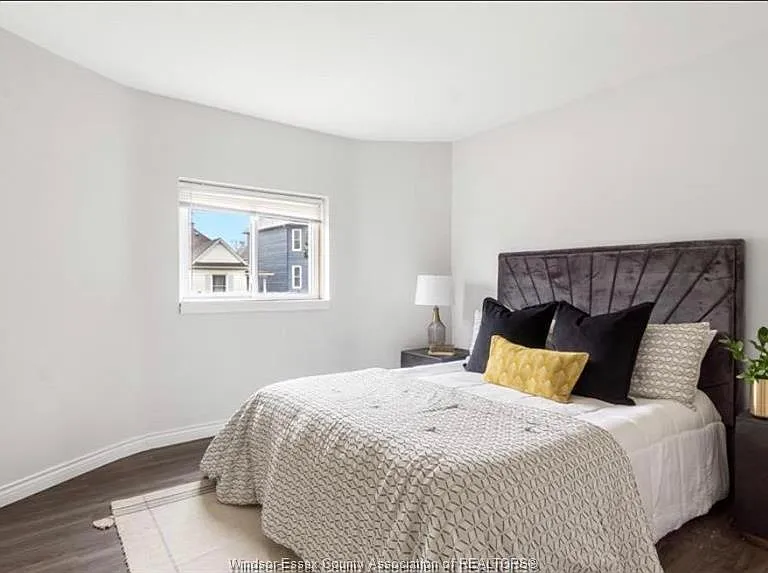 329 Pierre Ave #MAIN FLOOR — Photo 8
