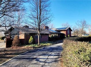 2216 N Cottonwood St, Iola, KS 66749