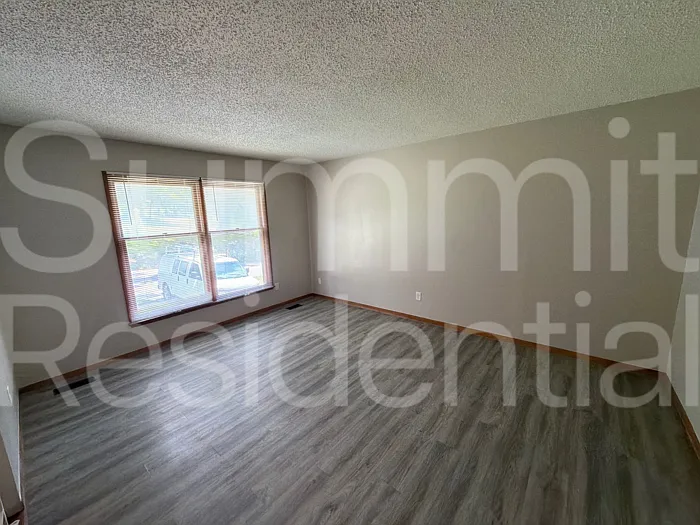 4 bed, 1.0 bath, 1526 sqft, $1,595 — Photo 2