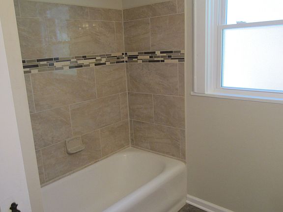 5th image of 2858 Losantiville Ave