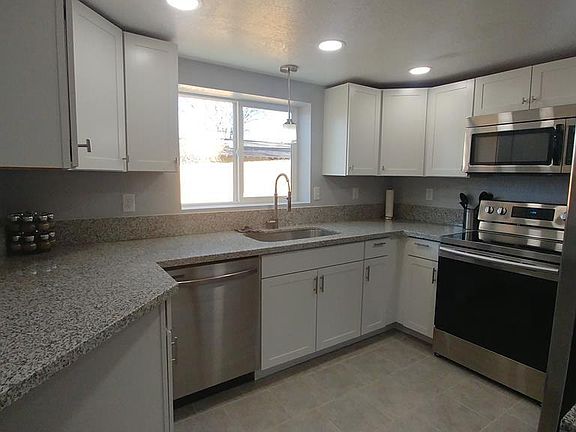 3rd image of 941 Palmer Ave