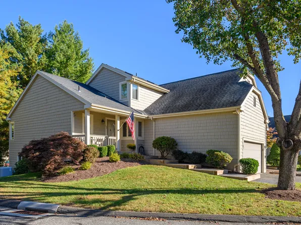 192 Lake Place South #192, Danbury, CT 06810