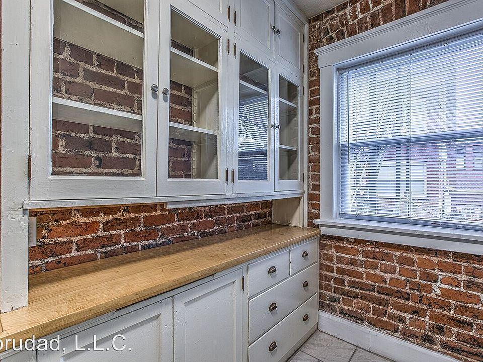 1st image of 2642 Harney St APT 09