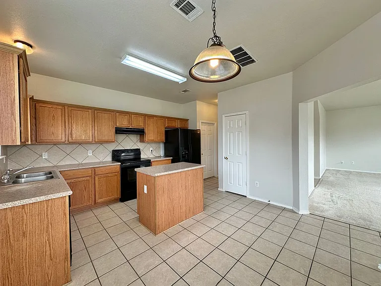 1806 Lobrecht Ct — Photo 14