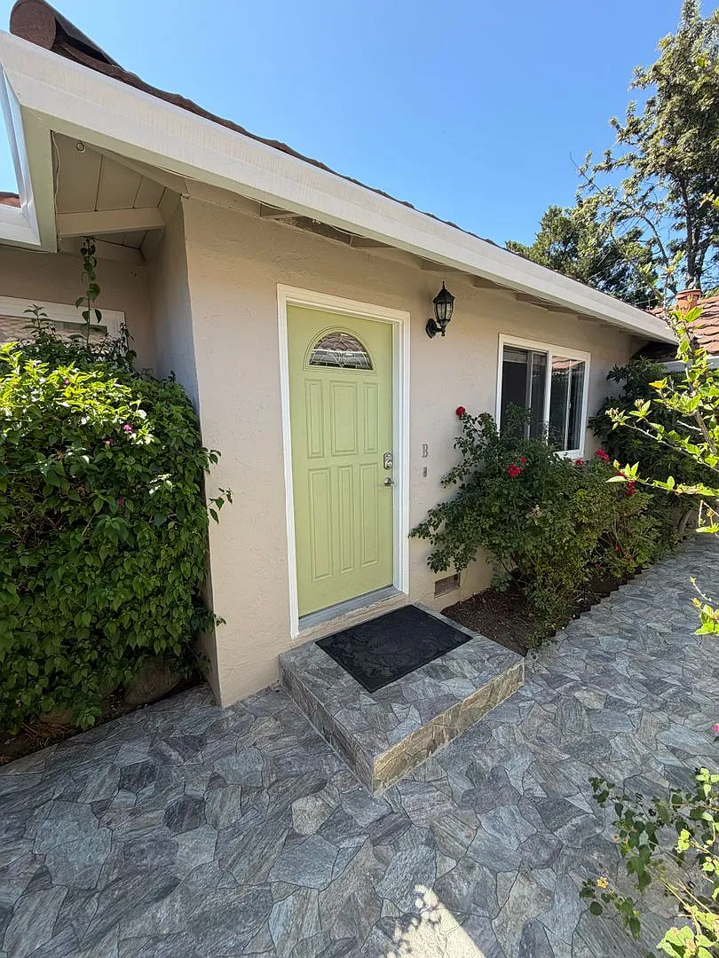 Charming San Jose 2BD/1BA Triplex Unit! — Photo 1