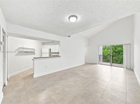 9735 Fontainebleau Blvd, Miami, FL