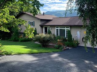 305 Meadowview Ln, Unicoi, TN 37692