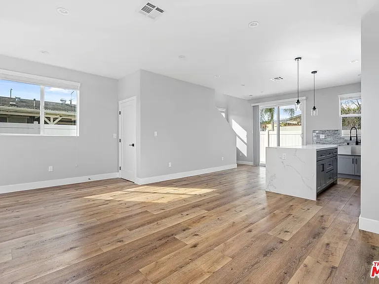3113 Hollydale Dr — Photo 6