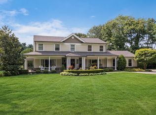 11 Maria Ln, Glen Head, NY 11545