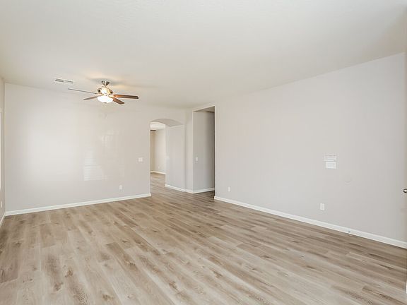 4th image of 9419 W Elwood St