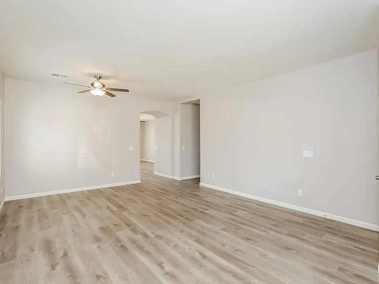 9419 W Elwood St — Photo 4