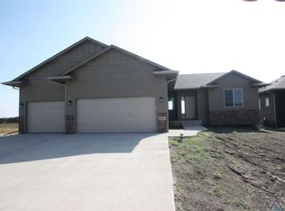 6601 E Dugout Ln, Sioux Falls, SD 57110