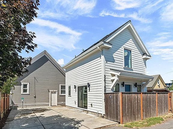 2nd image of 3618 N Albina Ave Unit B