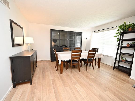 5th image of 561 Hearthstone Ct