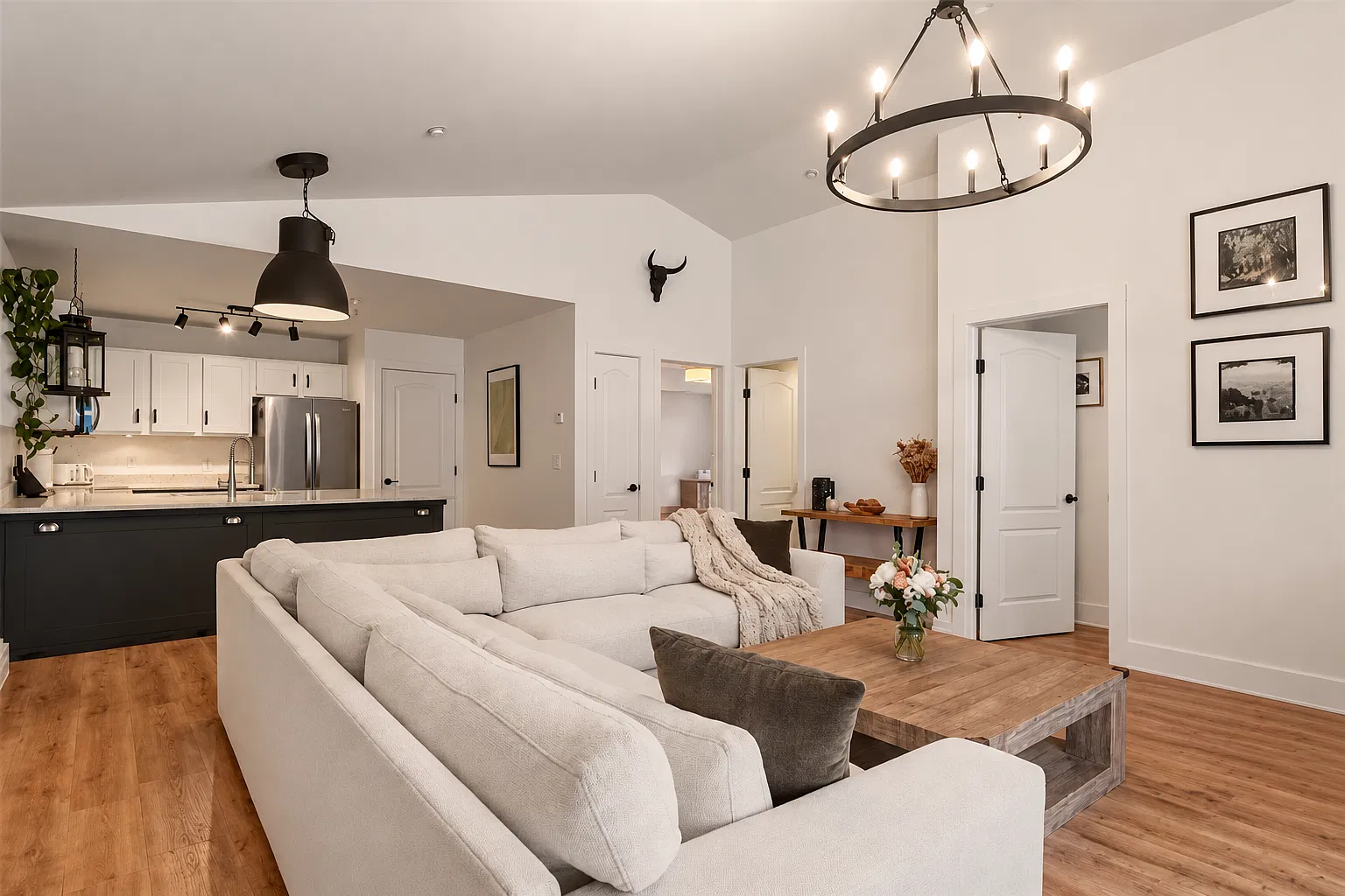 2 bed, $3,500 — Photo 1