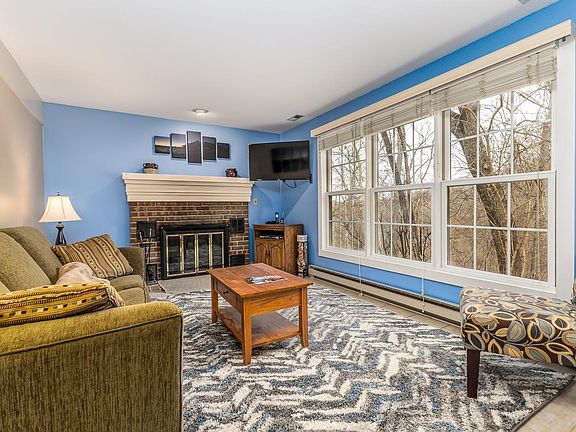 4th image of 33 Thatcher Ln