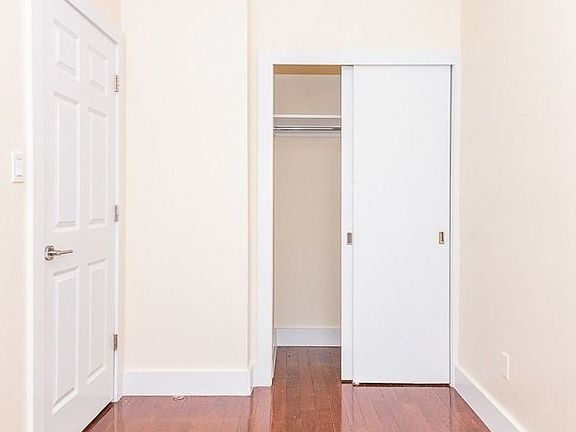 3rd image of 223 Bainbridge St #L2